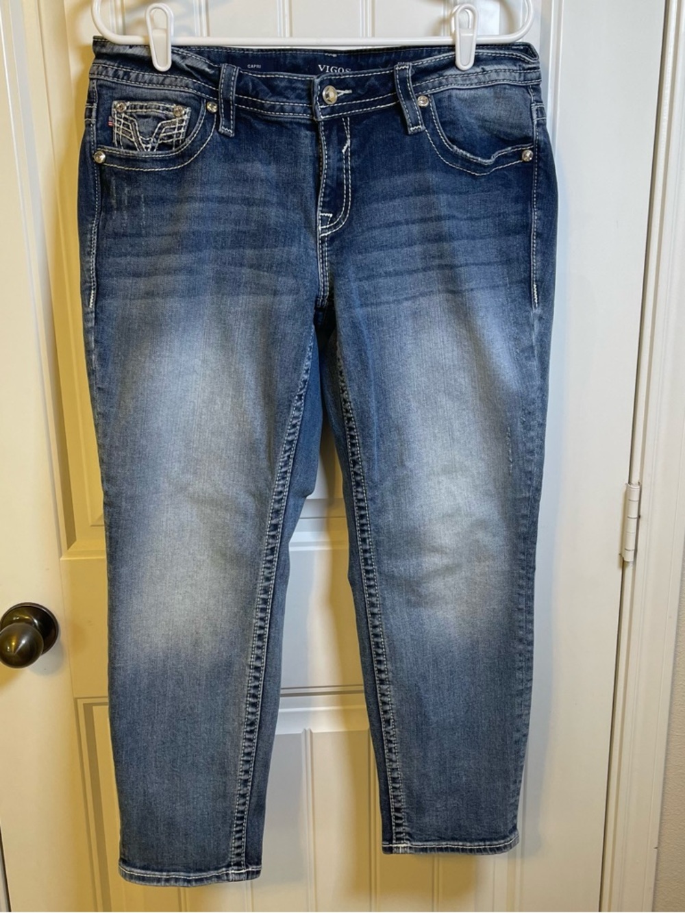 Vigoss Women's 14 Mid-Rise Medium Wash Heritage Fit Jean Capris Distressed Y2K
